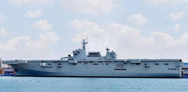 075型两栖攻击舰:歼-15舰载机无法起降,垂直起降战机可上舰