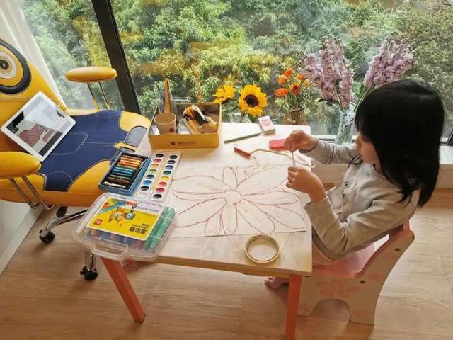 如何让孩子在家爱上画画?