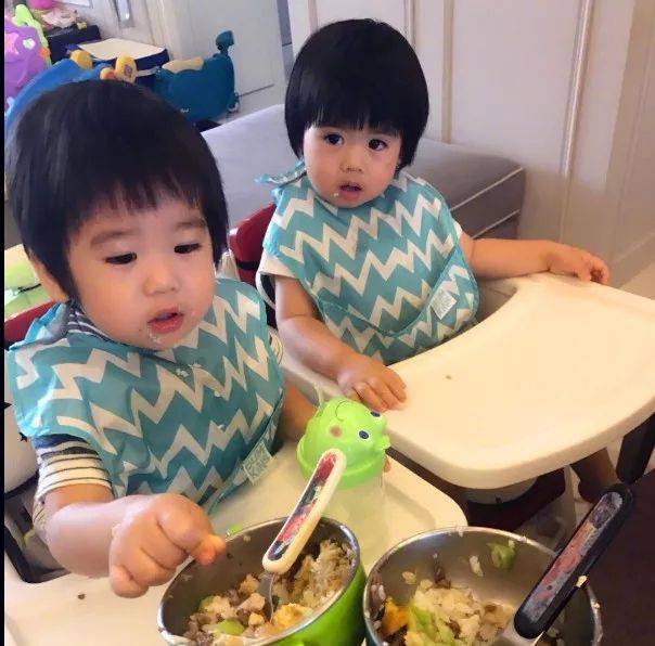 林志颖晒三个儿子生活照,完美继承父母的好基因,软萌又可爱!