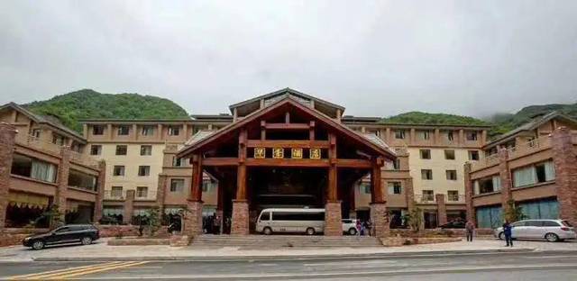 神农山庄 地址:神农架木鱼镇迎宾大道