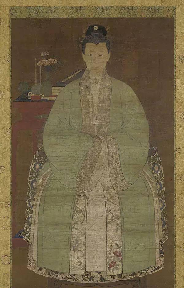 >>>> 朝鲜命妇服饰阔衣源自长褙子,在朝鲜文化里代表了长寿,幸运和