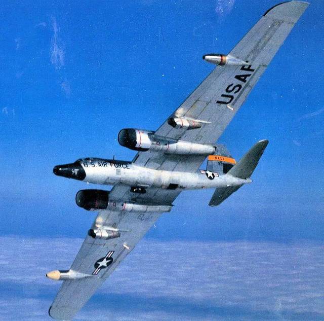 1953年,美国空军向贝尔,费尔柴尔德,马丁公司发布了新型高空侦察机