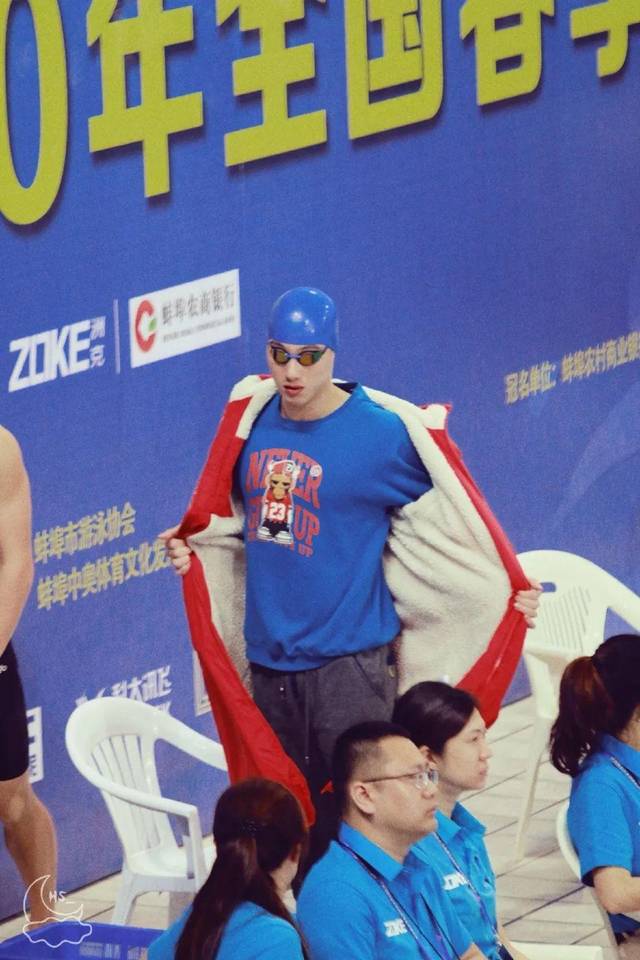 来看看郑枭境的赛前脱衣三连拍