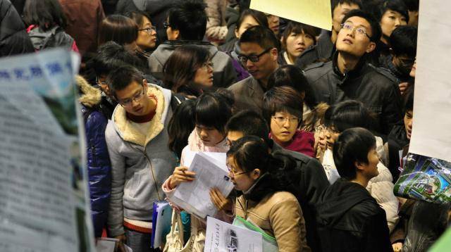 原创90后上班族现状:为了养家糊口,很多人度日如年