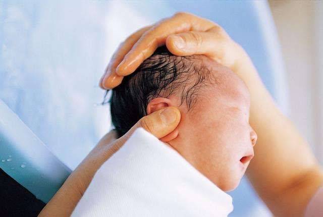 原创给婴儿洗澡?宝宝身体这3个部位不能清洗,新手妈妈一定要多注意