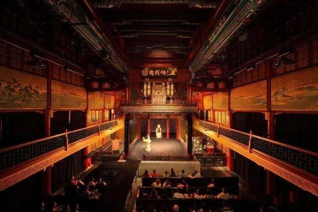 京剧的舞台布置特点图片