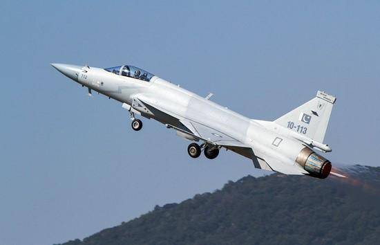 枭龙敲响非洲大门,好兄弟一口气买下3架,根本不考虑f16和苏30