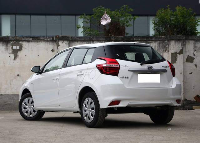 6万出头的日系车,能遮风挡雨,每公里油耗3毛,适合日常的代步