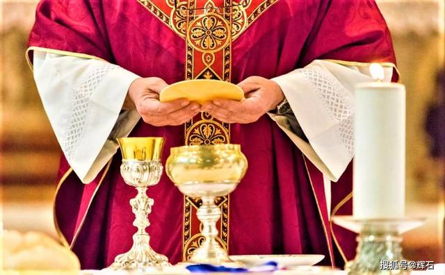 传统上,教皇通常在现任的红衣主教中诞生