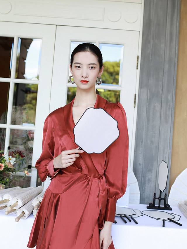 模特项偞婧性感出境,时尚百变女王私下竟然这幅模样,气场全开!