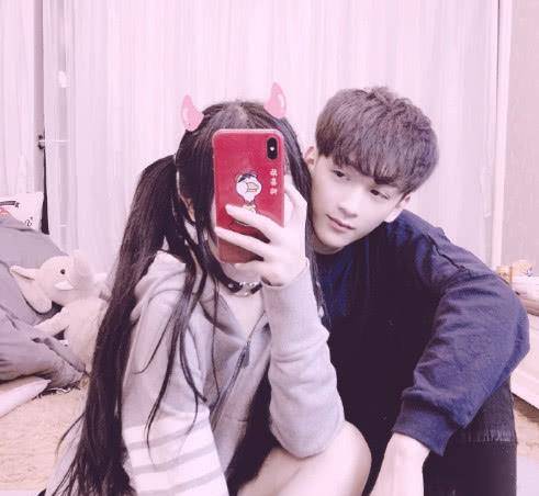 毛宸宸和杨清柠分手了?微博和新欢互动,网友:网红恋爱不靠谱!