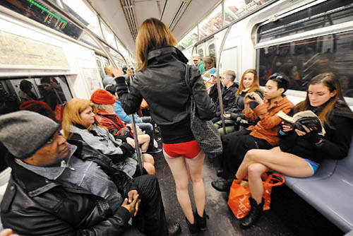 假如国外穿短裤地铁日出现在中国你有什么想法?