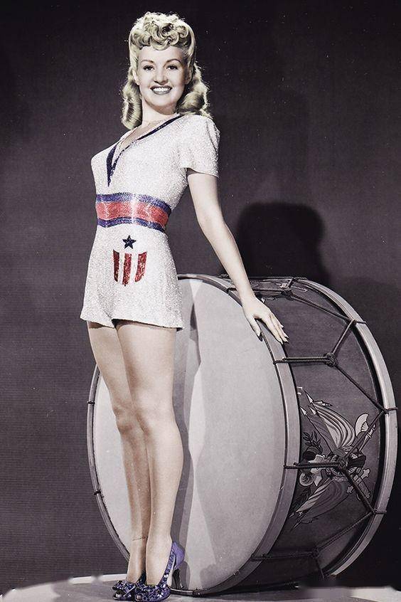 从蕾哈娜到泰勒有人给自己腿投保10亿美金史上最昂贵的明星腿