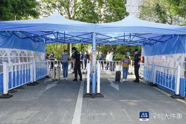 复学后学生若自感不适如何处理?深职院举行疫情防控模拟演练