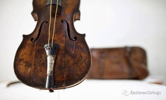 清洁小提琴去除松香粉末的方法