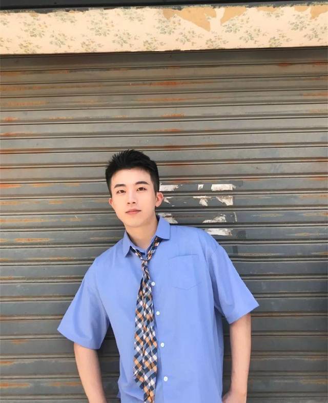 零零后的肌肉男都发育成这样了!身材颜值担当!