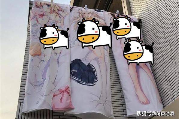 别人家老妈的神操作,漫展卖本子不算啥,但"公开处刑"是真厉害