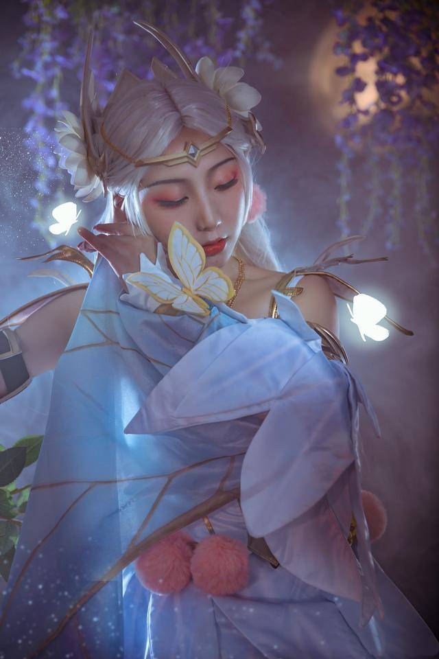 三位妹子cos国产人气游戏《王者荣耀》角色貂蝉!