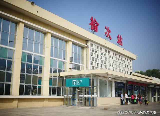 接轨专用线18家,分为一,二,三,西场,客站五个车场和鸣李站,配属df-7型