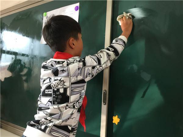 家长很反感自己的学生被老师"使唤",所以老师不要轻易用学生,让学生有