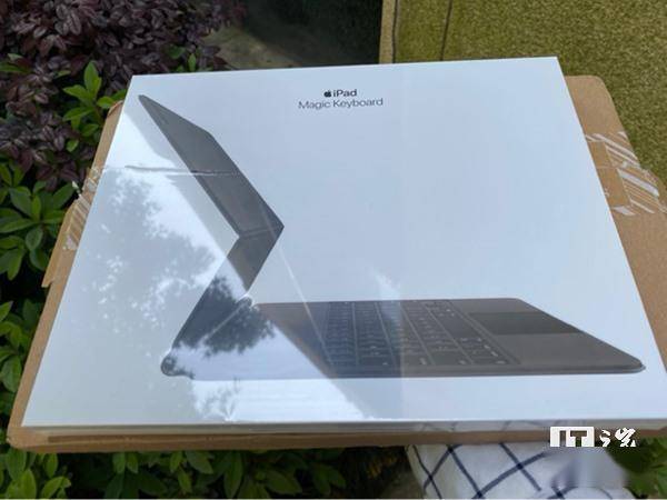 苹果ipad pro 2020 款妙控键盘国行开箱:重量首曝