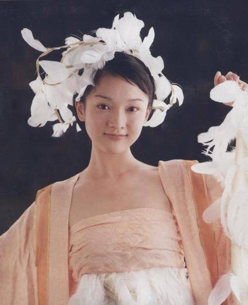 周迅18岁人体模特油彩画曝光，系列作品价值逾1000万_搜狐网