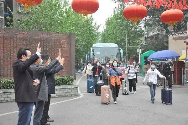 学校入校程序 截至目前,西藏中学初,高三离校学生已安全平安返校.