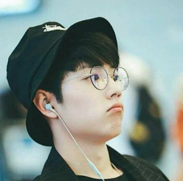 明星娱乐八卦 易烊千玺_人气男星嘟嘴:肖战太可爱了,看到易烊千玺嘟嘴