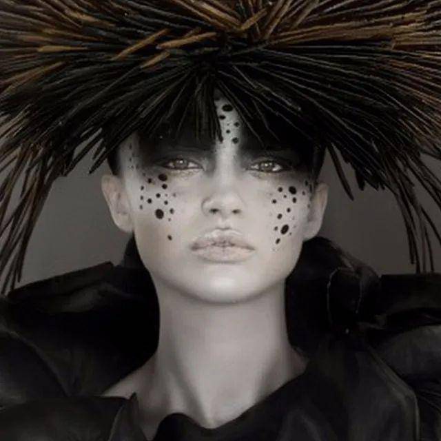 值得收藏只用黑色来画创意妆