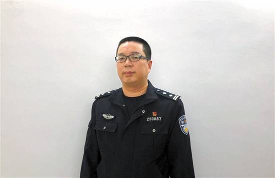 黄兴怀(潮州市公安局西马派出所所长)疫情防控工作开展以来,黄兴怀针