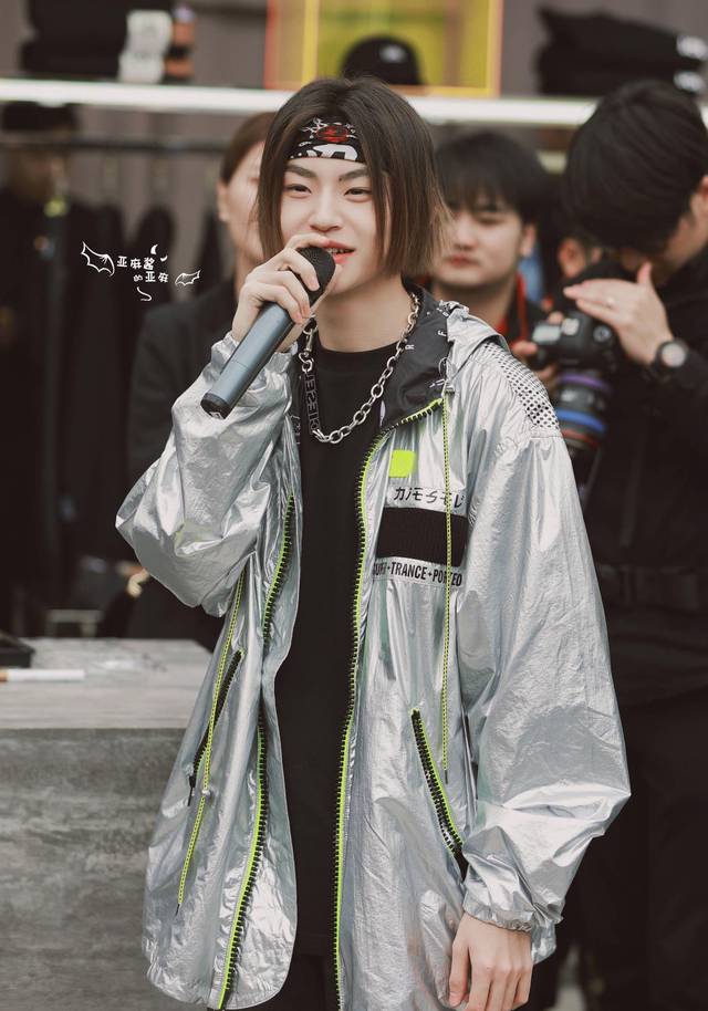 小鬼王琳凯的中分新发型,你们能get到吗?