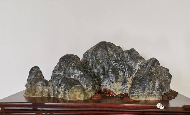 【题名】大漠孤烟 【石种】戈壁石 【尺寸】 22/16/6厘米 【收藏】马