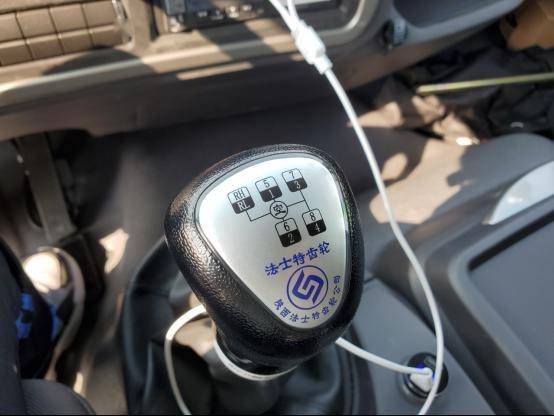 奥铃大黄蜂9米8载货车来了!康明斯210马力发动机 3.