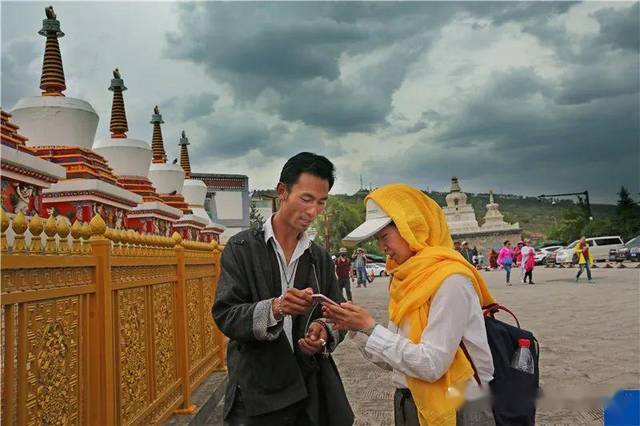 现为青海塔尔寺最佳金牌导游,成长道路很艰辛