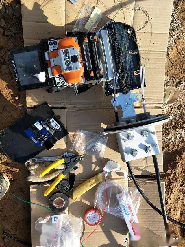 没见过光伏发电链路光纤熔接的,看看熔接工程工程师是真的不容易