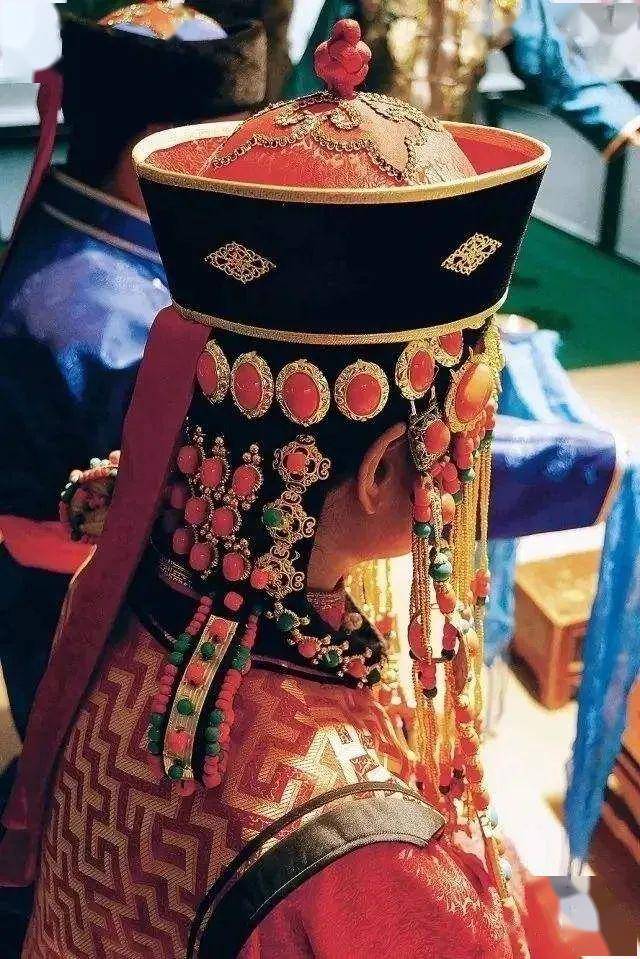 霓裳| 苏尼特部落服饰