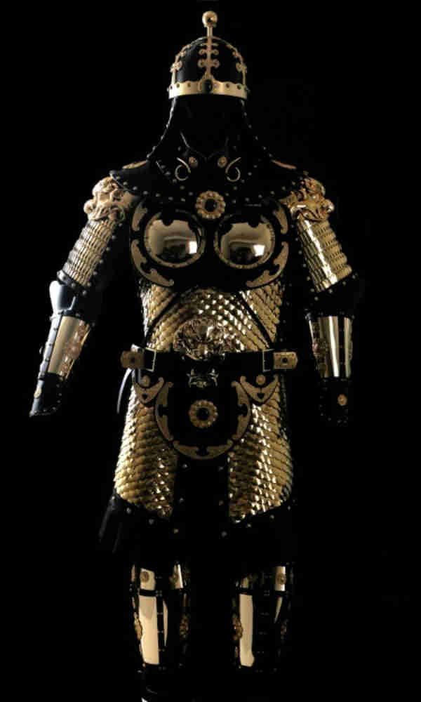 在评书里,各路英雄好汉的紫金甲,亮银甲,乌铁甲更是五花八门,那么