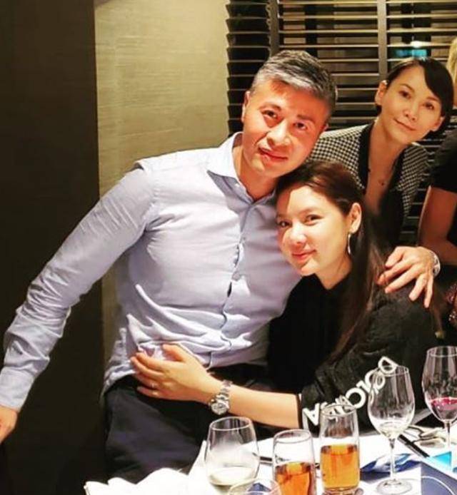 乐基儿儿子1岁生日害羞老公未露面,hunter站立比一模样呆萌