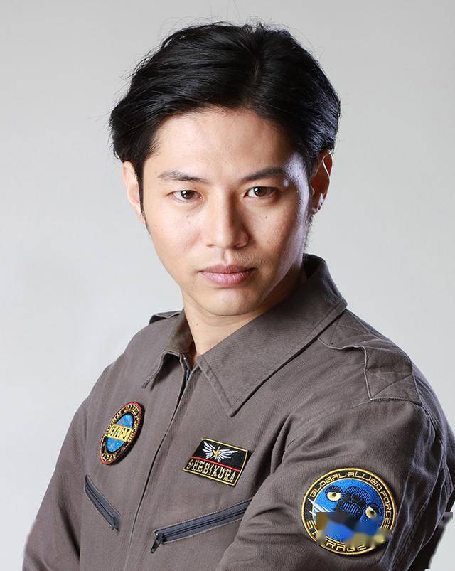 因为他曾经扮演过《欧布奥特曼》中的伽古拉斯伽古拉