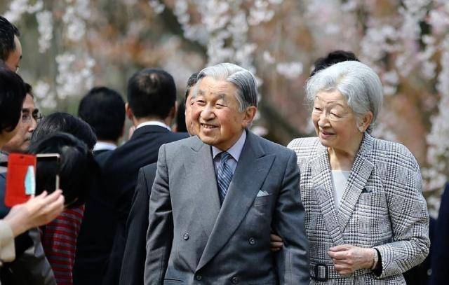日本天皇没有实权,平时都在干什么?网友:普通人很难坚持10天
