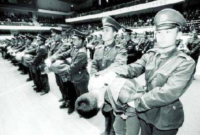 中国的八九十年代枪毙死刑犯的刑场到底选择什么地方