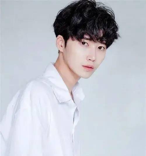 男生韩式发型 时尚帅气