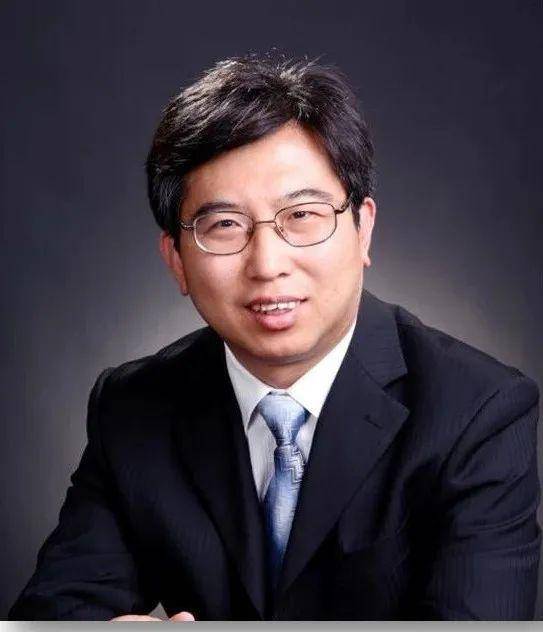 于明辉 :海淀进校附属实验学校高三年级主任,数学教师,北京市学生喜爱