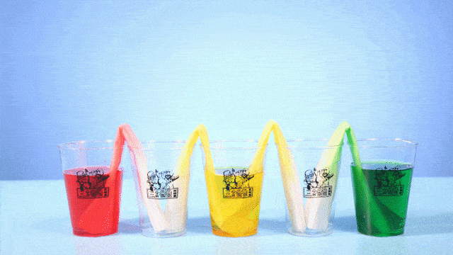 老师一起来做实验,一起来看看纸巾的神奇力量准备材料塑料杯,纸巾,黄