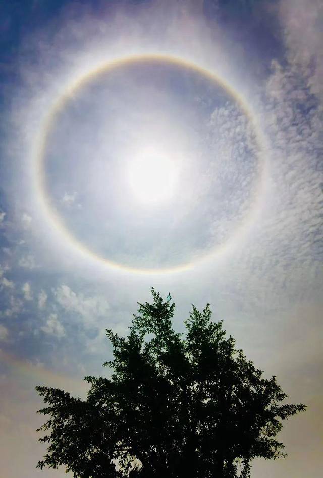 朋友圈刷屏!福建多地出现罕见天象,但别看太久