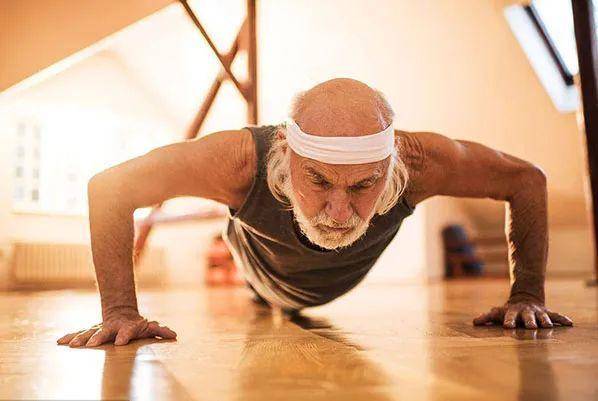 所以,老人家一定要 多吃肉,多做一些力量训练,增加一些肌肉哦.