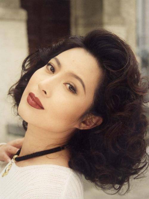 曾红极一时无奈患病退圈,57岁仍没孩子却被影帝丈