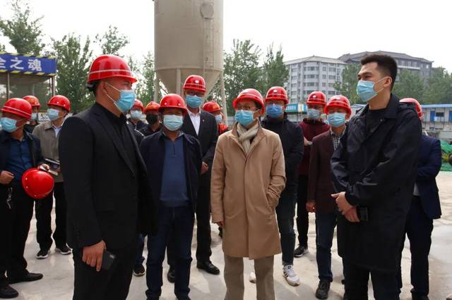 地产公司董事长陆振盈总经理郑文基 带队进行第二季度工作巡查