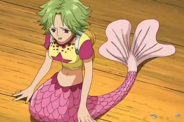 来看看草帽一伙遇到的第一个人鱼——凯米((可可罗婆婆忽略),人家长