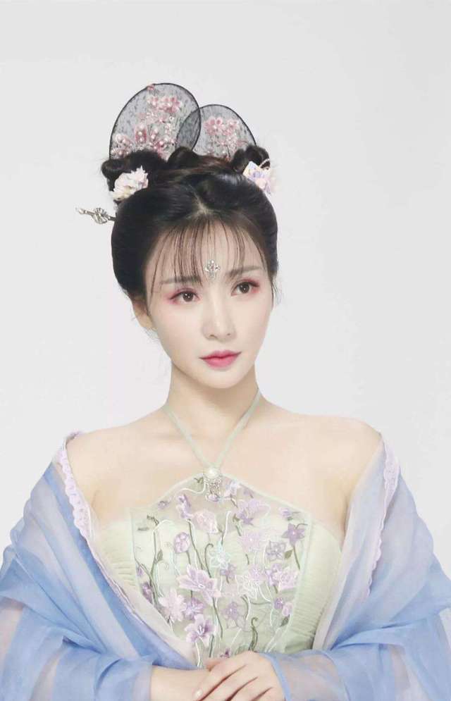 女明星穿肚兜都啥样?柳岩最有料,刘涛最唯美,而她却十分尴尬?